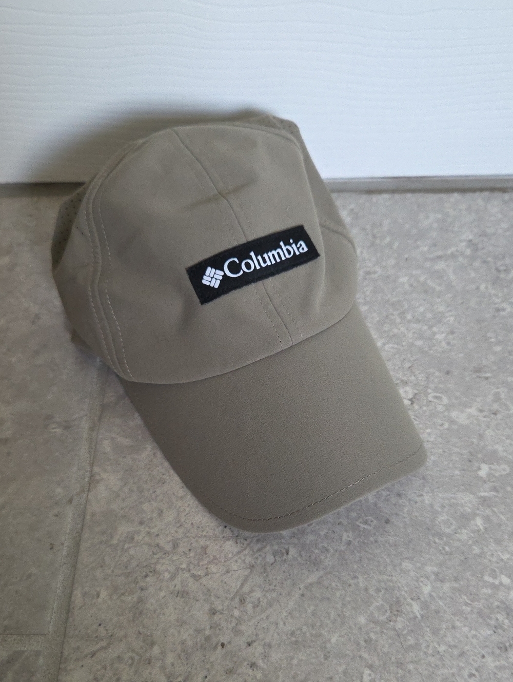 Columbia Unisex Taupe/Beige Performance Hat